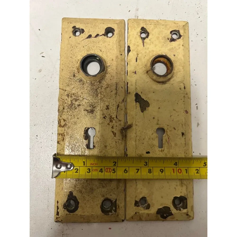 Vintage Cream Metal Door Knob Back Plates Skeleton Key Antique 2-1/4”x7”